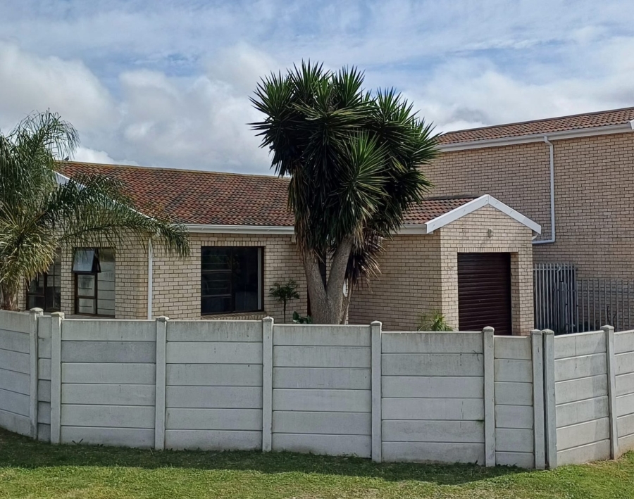 2 Bedroom Property for Sale in Wavecrest Eastern Cape